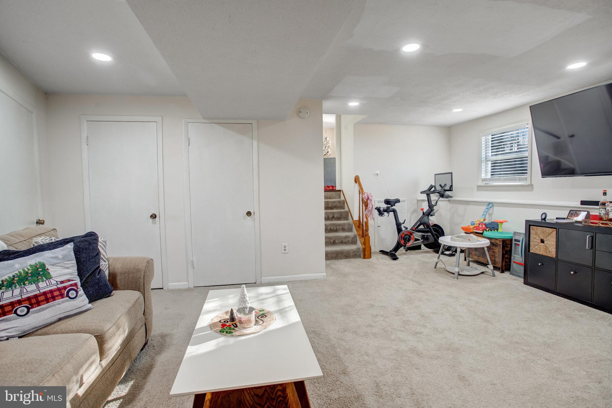 2492 Fraser COURT