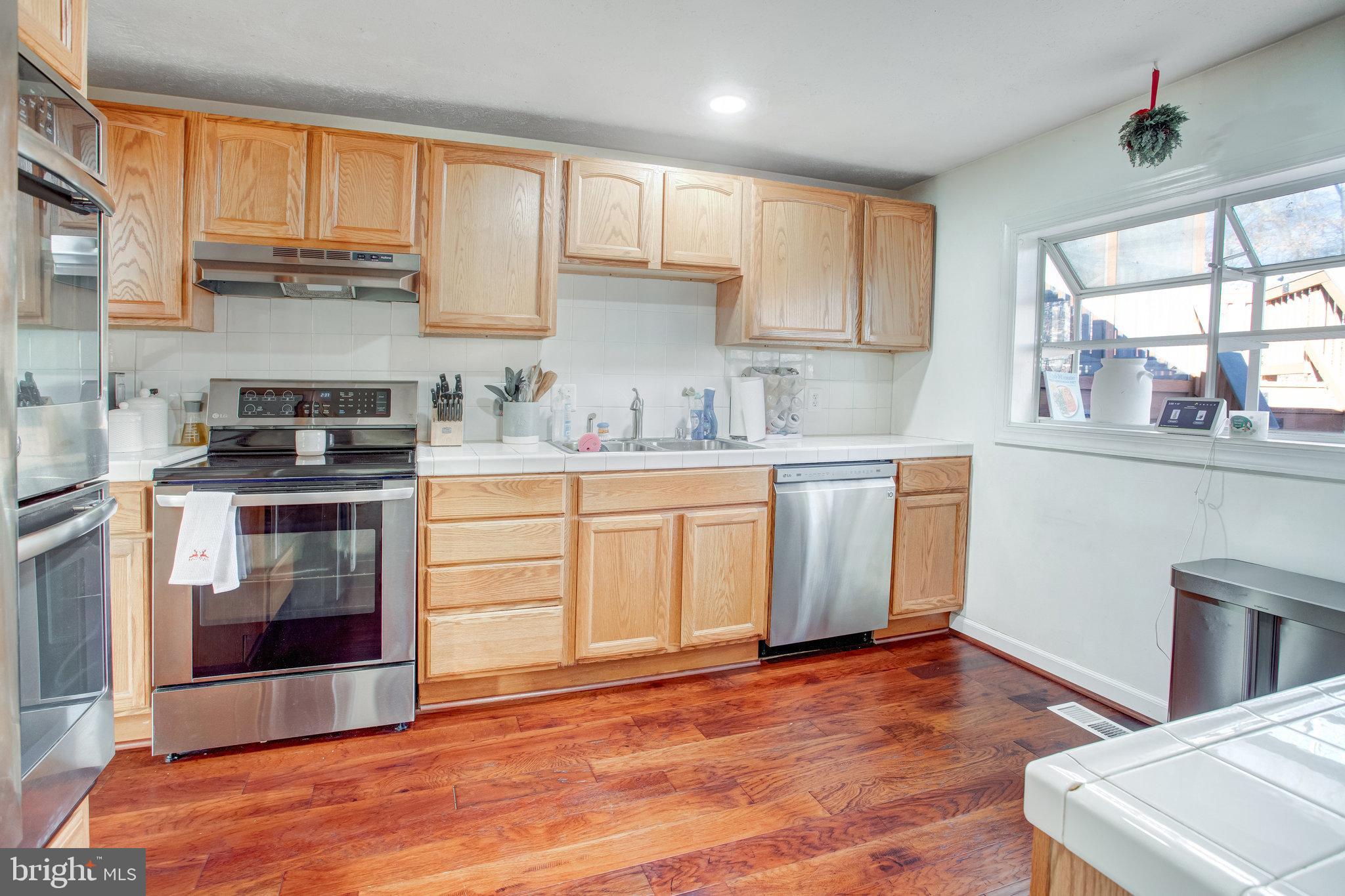 2492 Fraser COURT