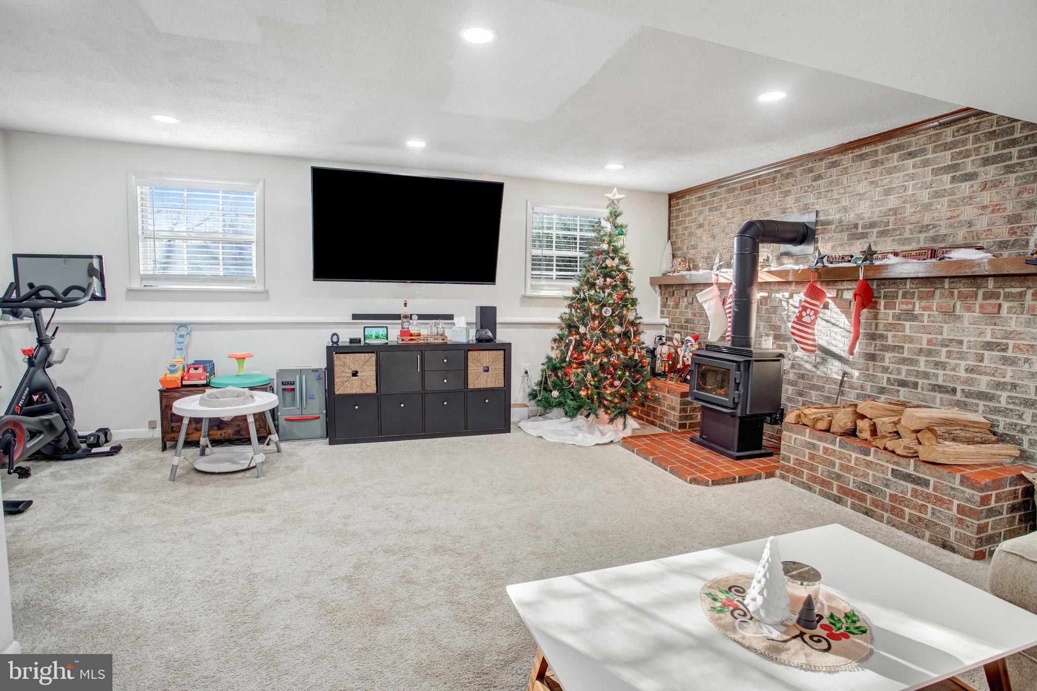 2492 Fraser COURT