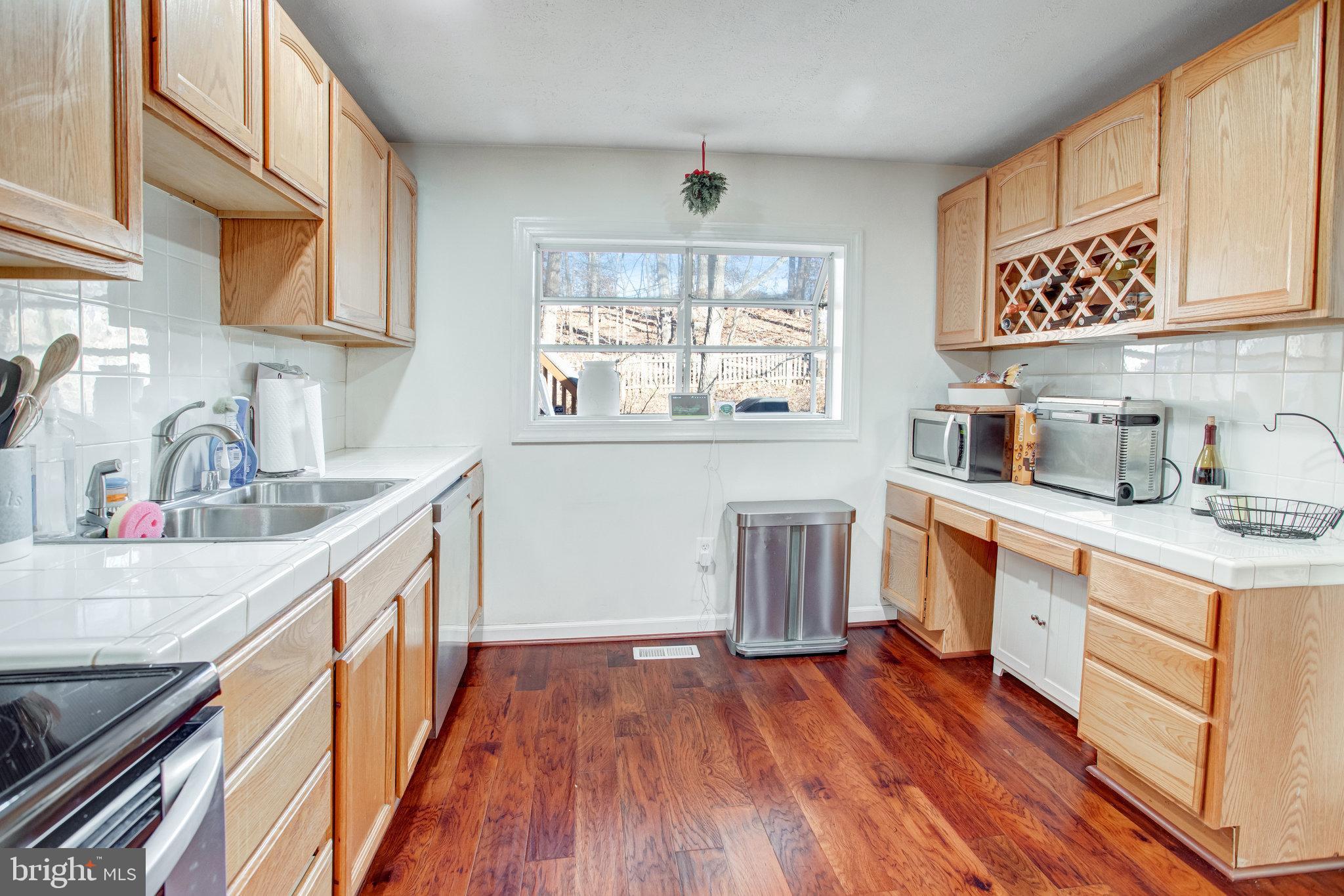 2492 Fraser COURT