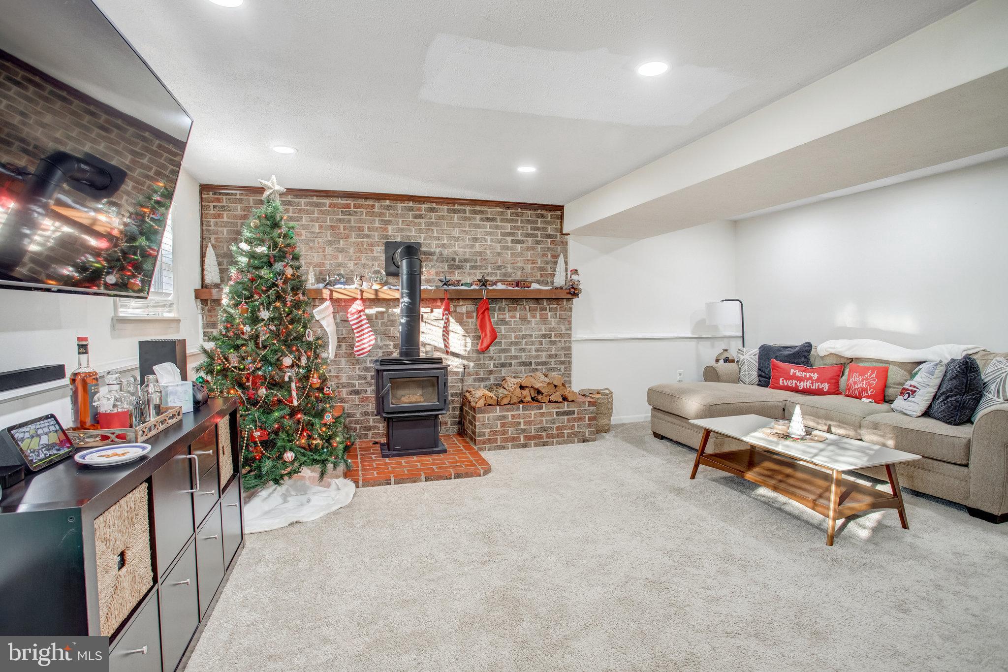 2492 Fraser COURT