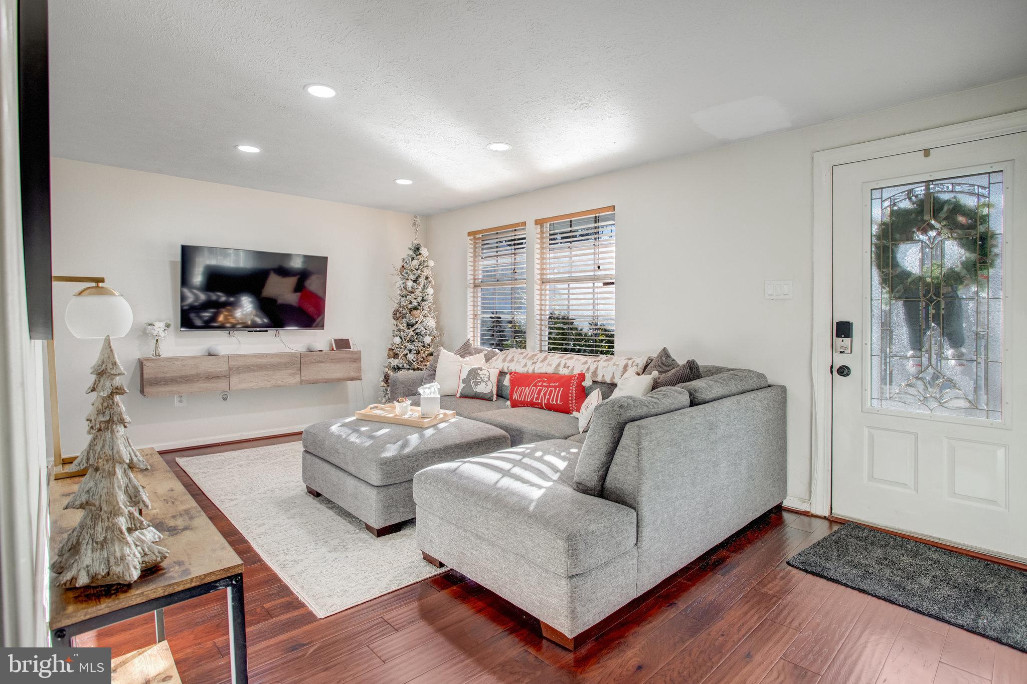 2492 Fraser COURT