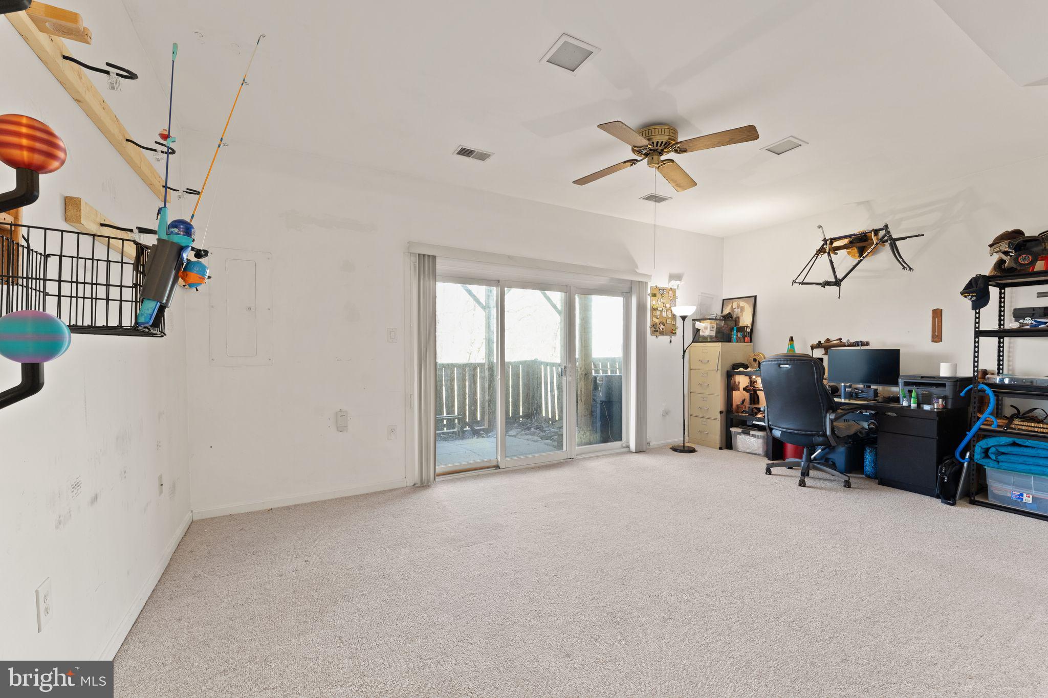 10207 Jamaica Ln