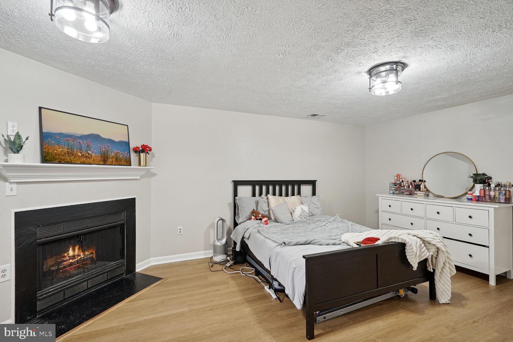 4330 Jonathan Ct
