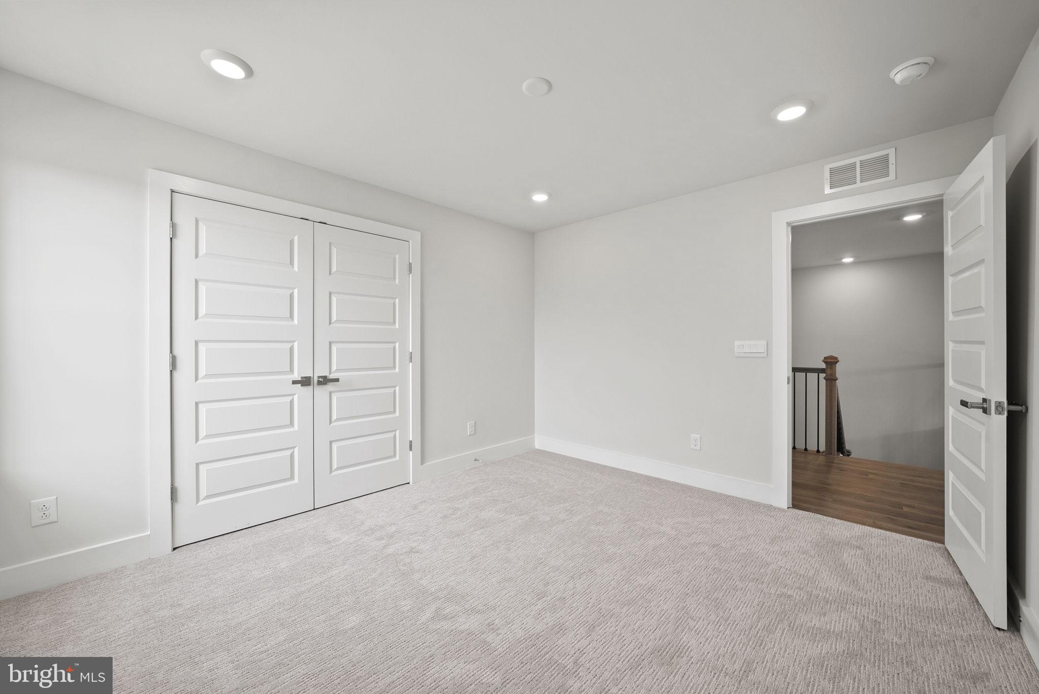 12120 Parkgate Dr