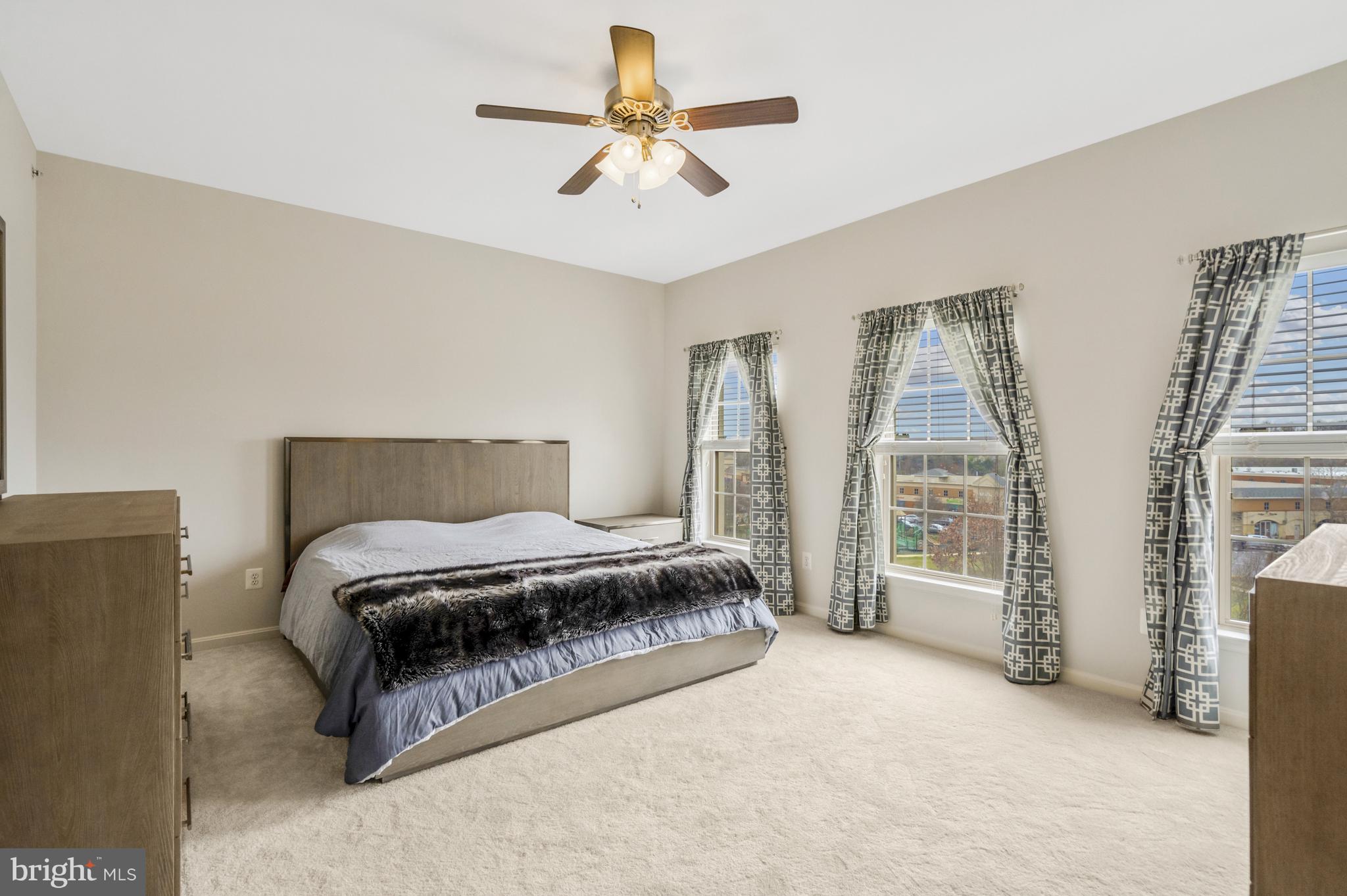 7939 Crescent Park Dr