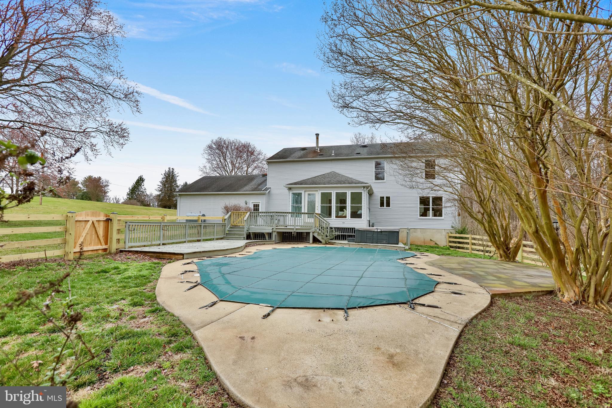 7901 Carrie Ln