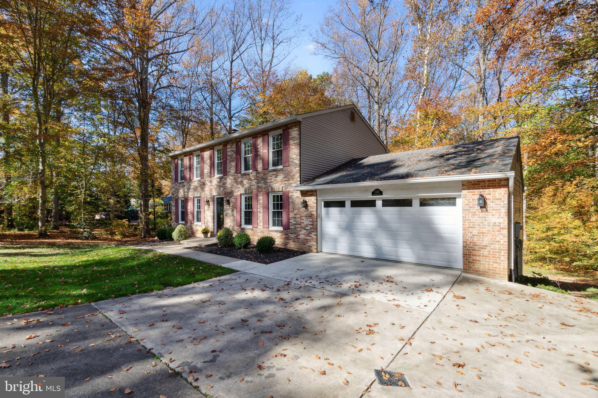 5372 Cleburne Ln