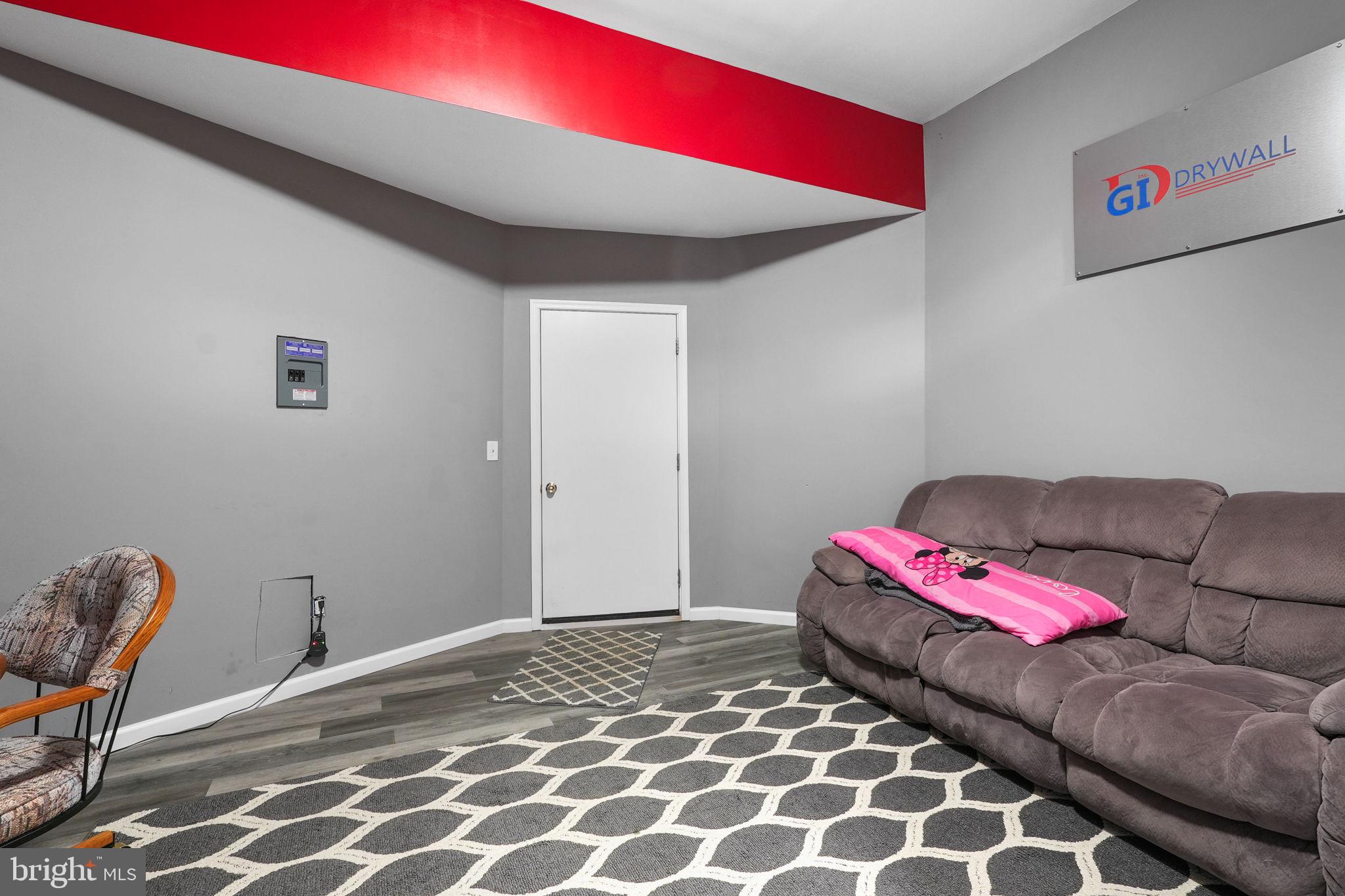 14005 Mathews Dr