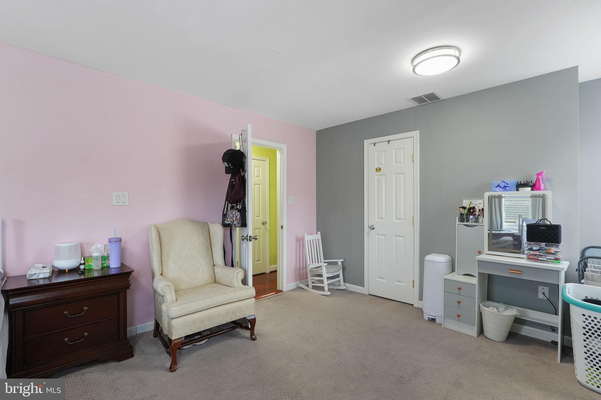 14005 Mathews Dr
