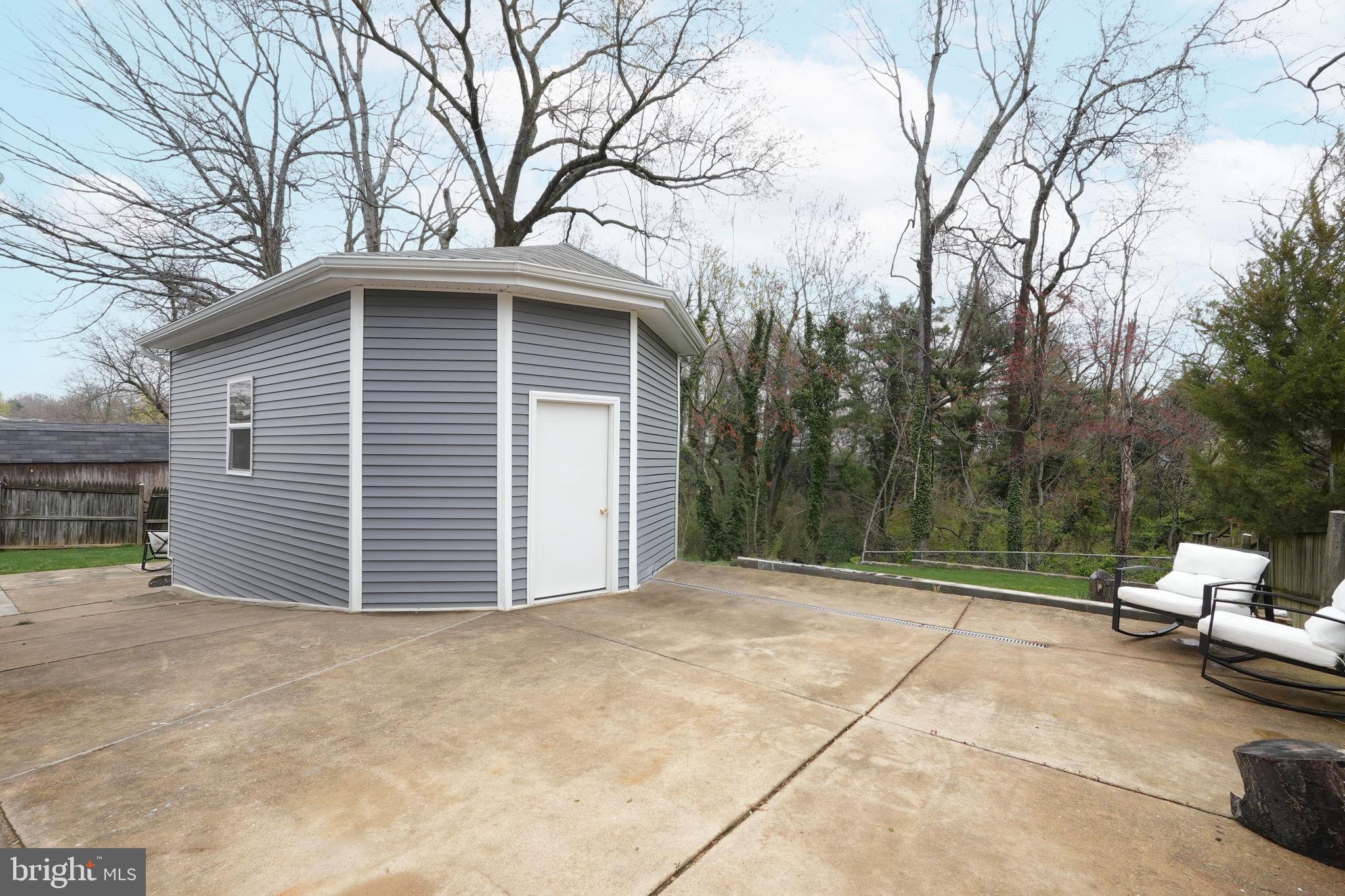 14005 Mathews Dr