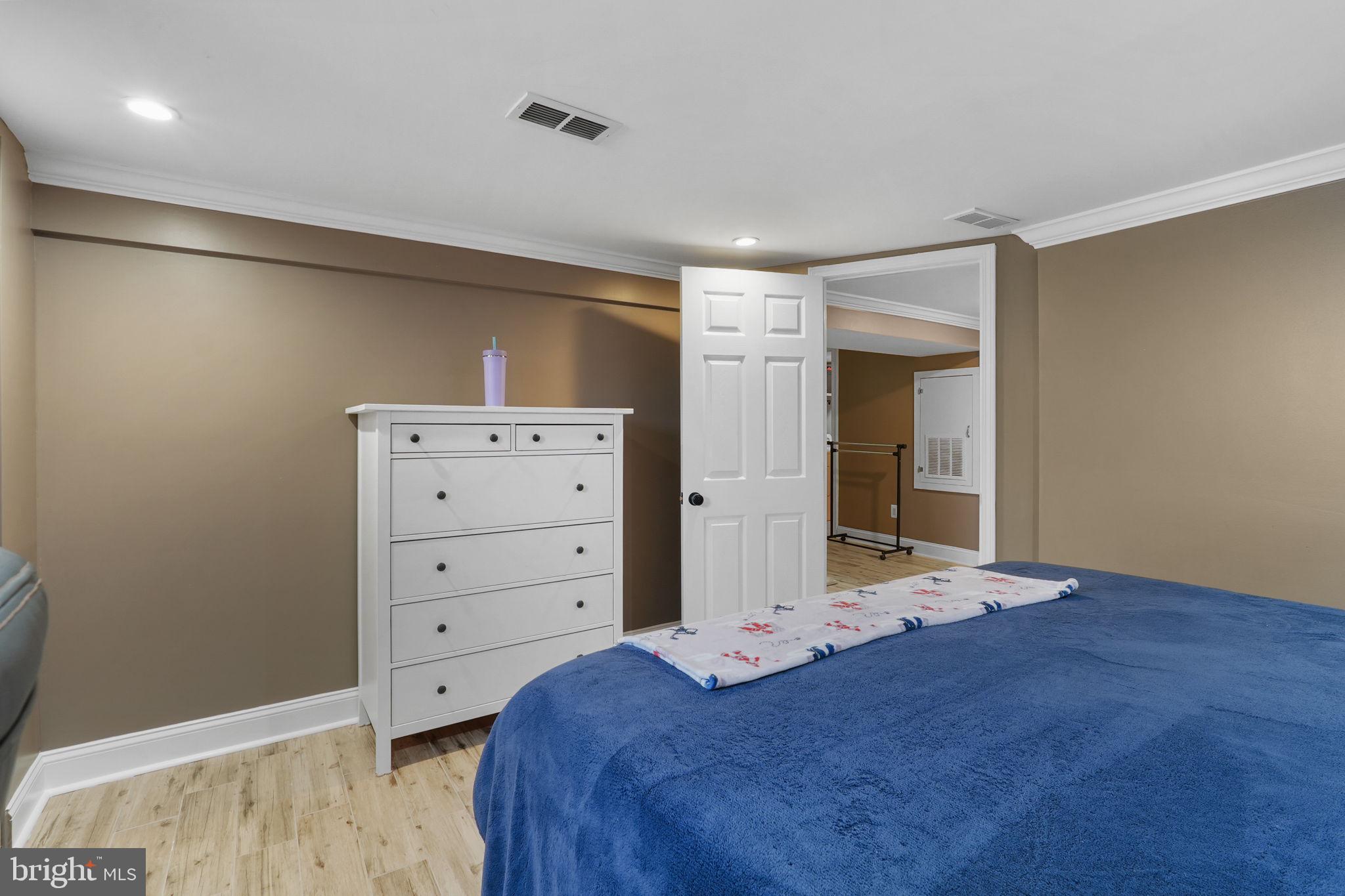 14005 Mathews Dr
