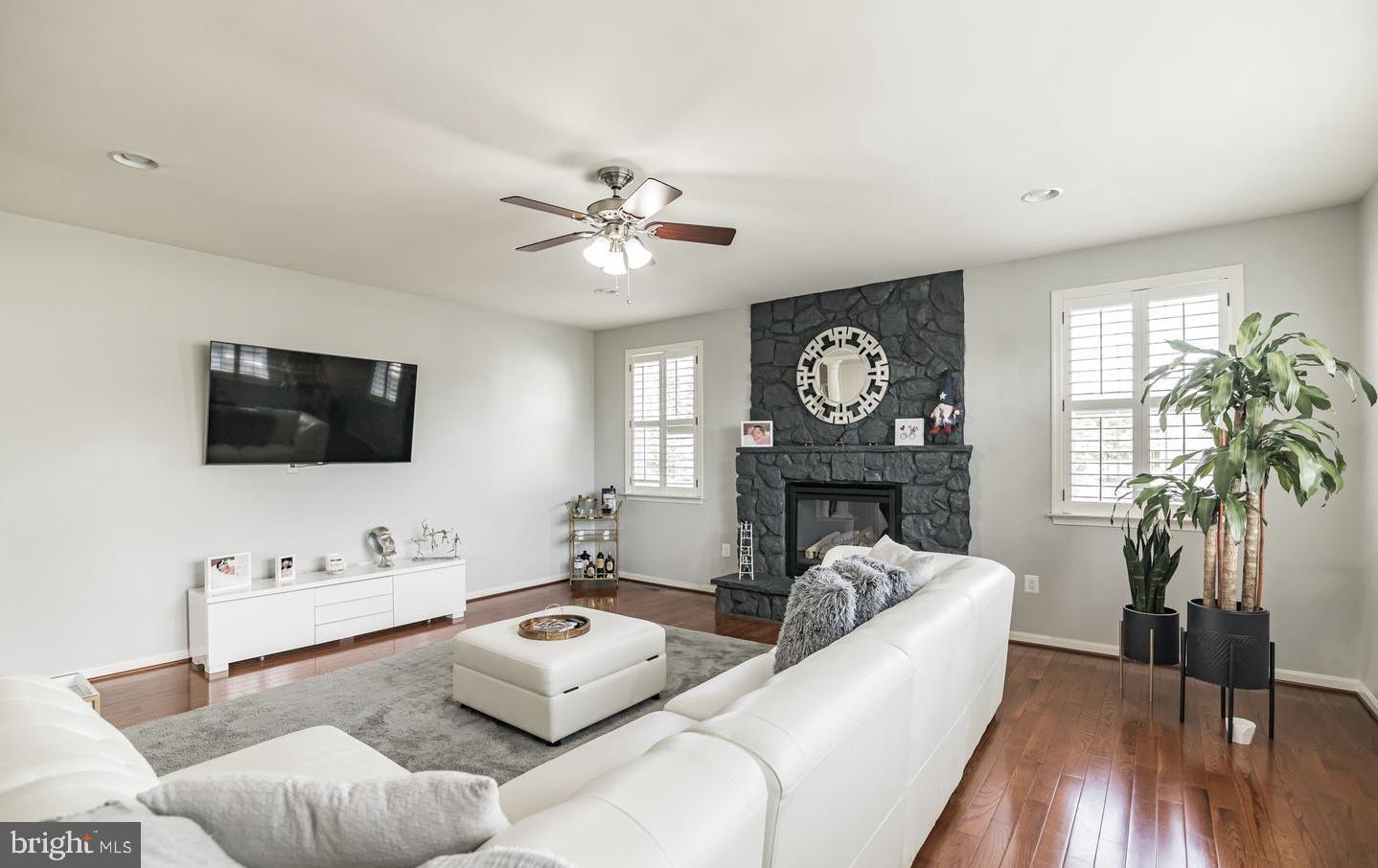 6012 Fox Haven Ct