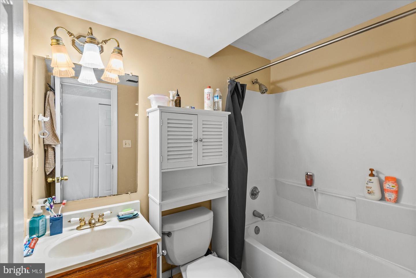8637 Centerton Ln