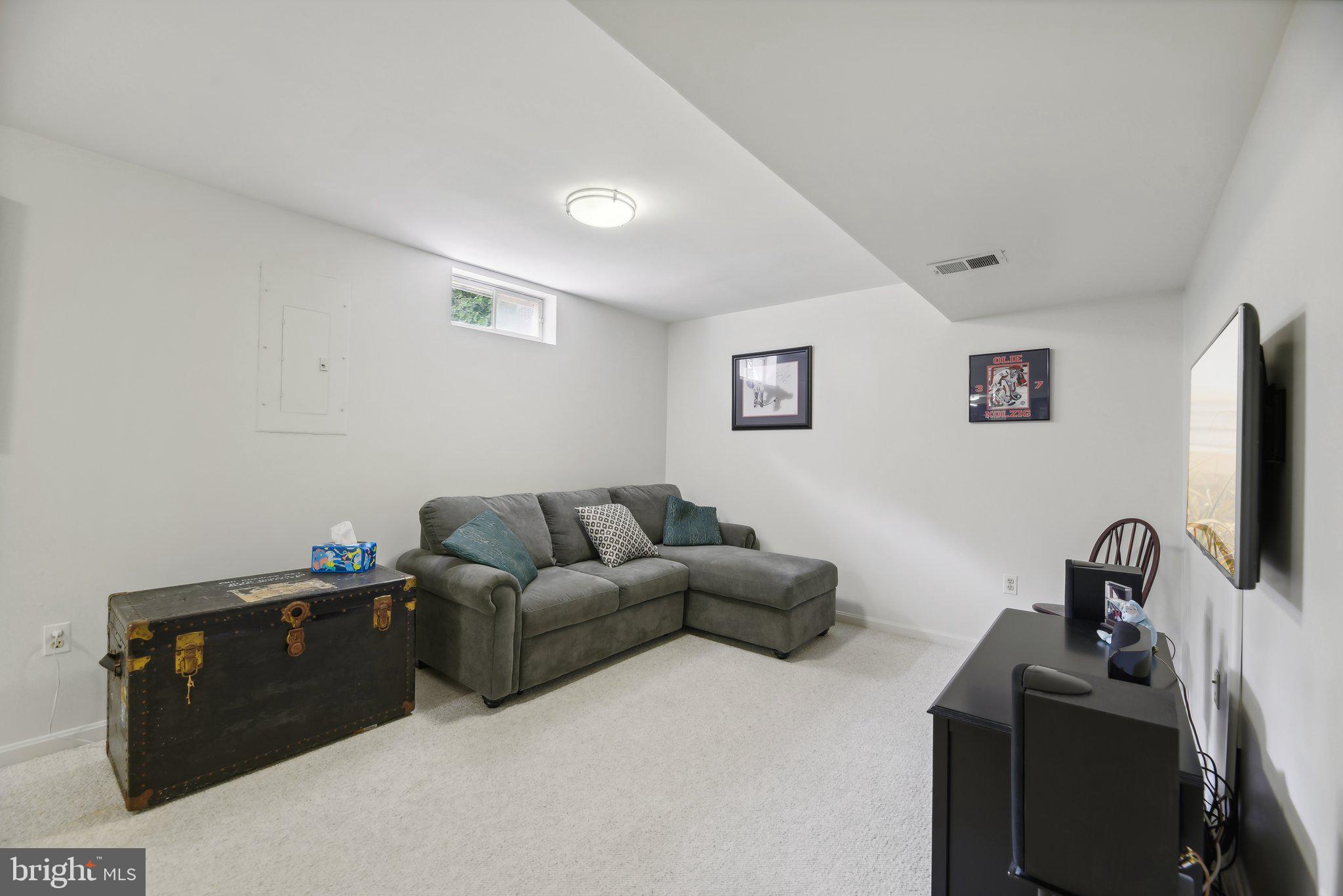 5446 Lomax Way
