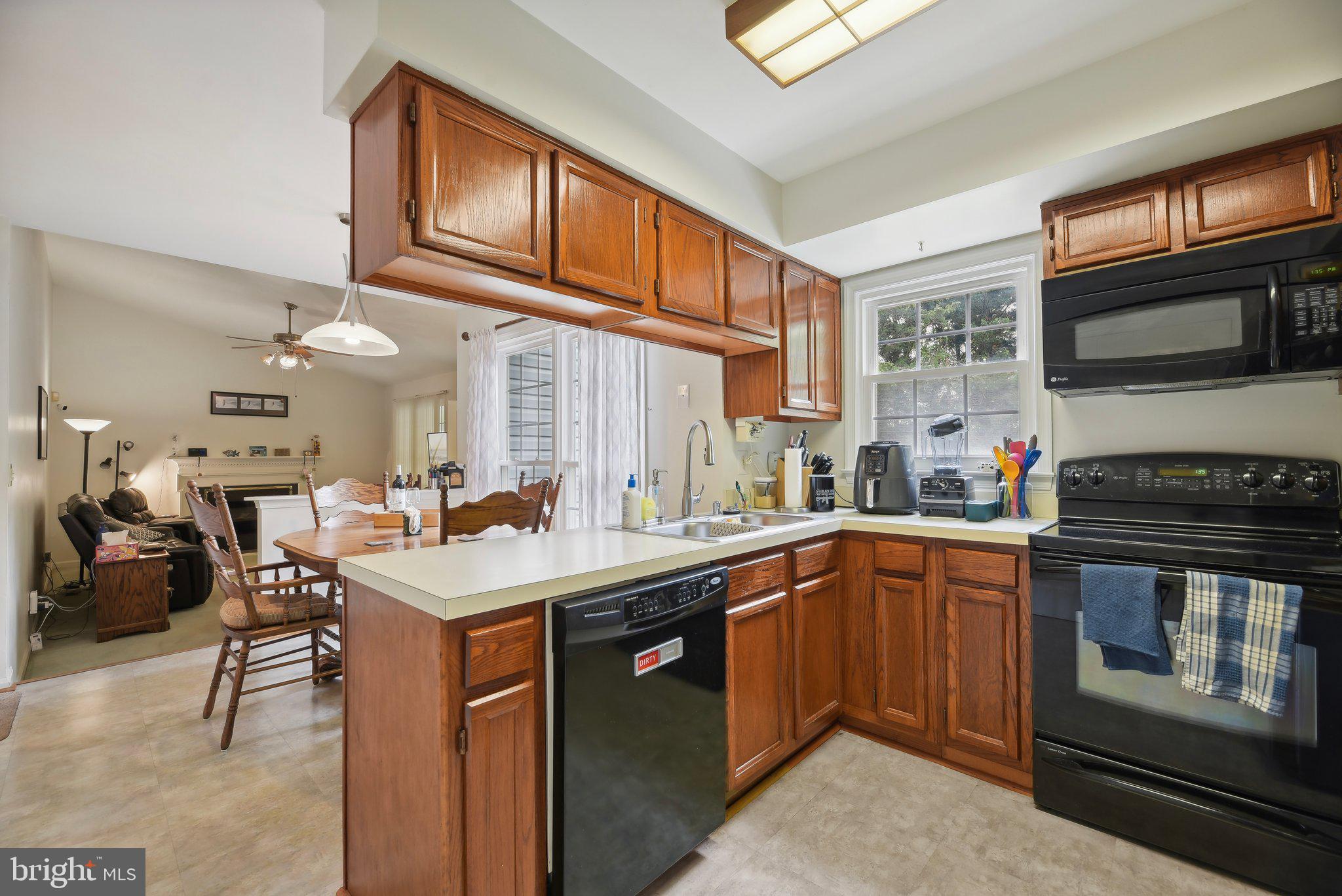 5446 Lomax Way
