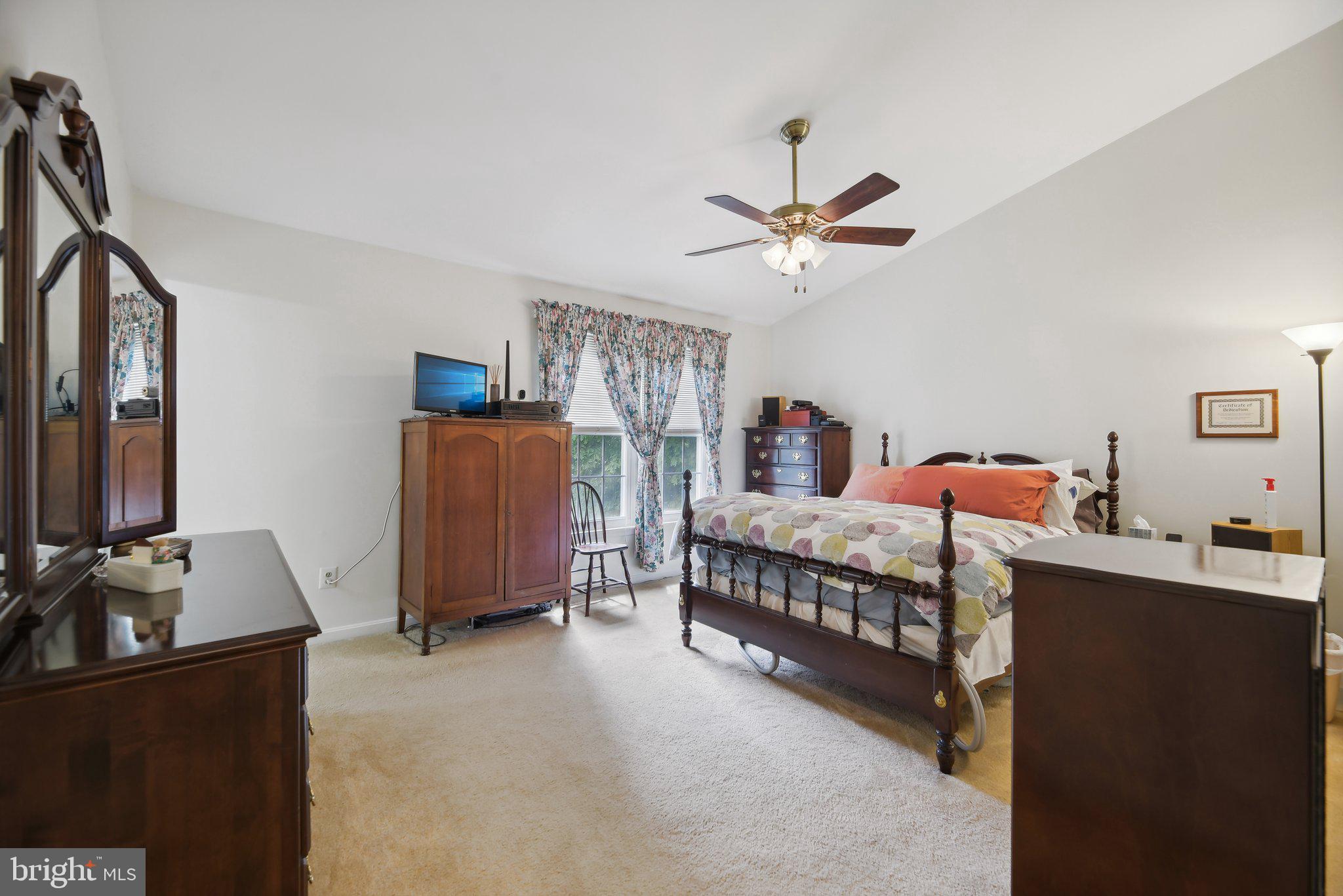 5446 Lomax Way