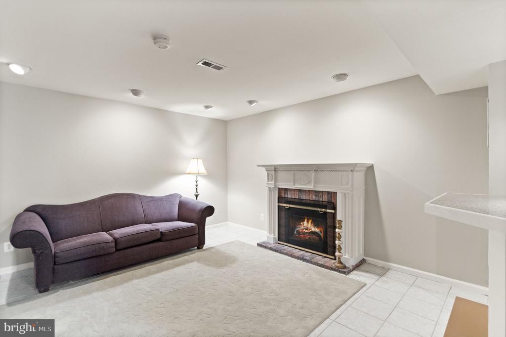 4183 Stepney Dr