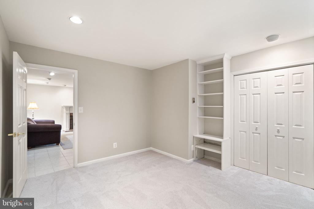 4183 Stepney Dr