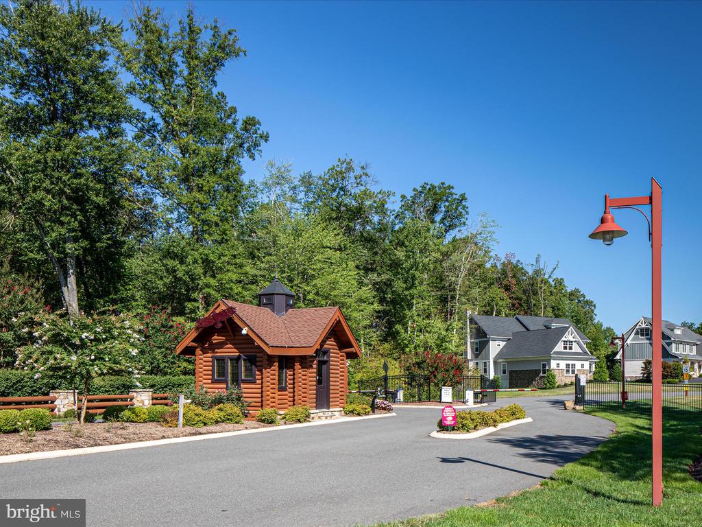 8420 Bearhurst Dr