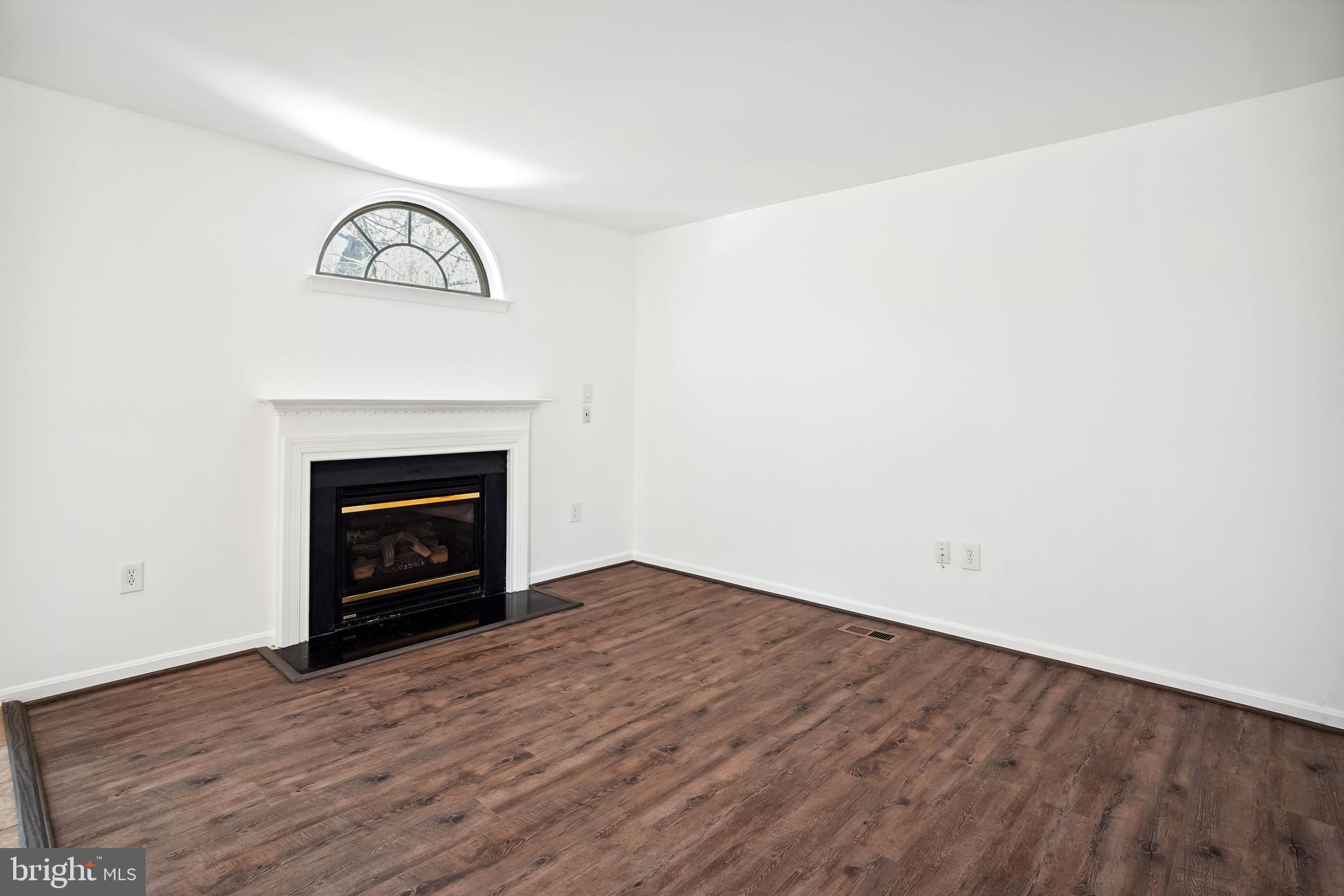 13857 REDFORD LN