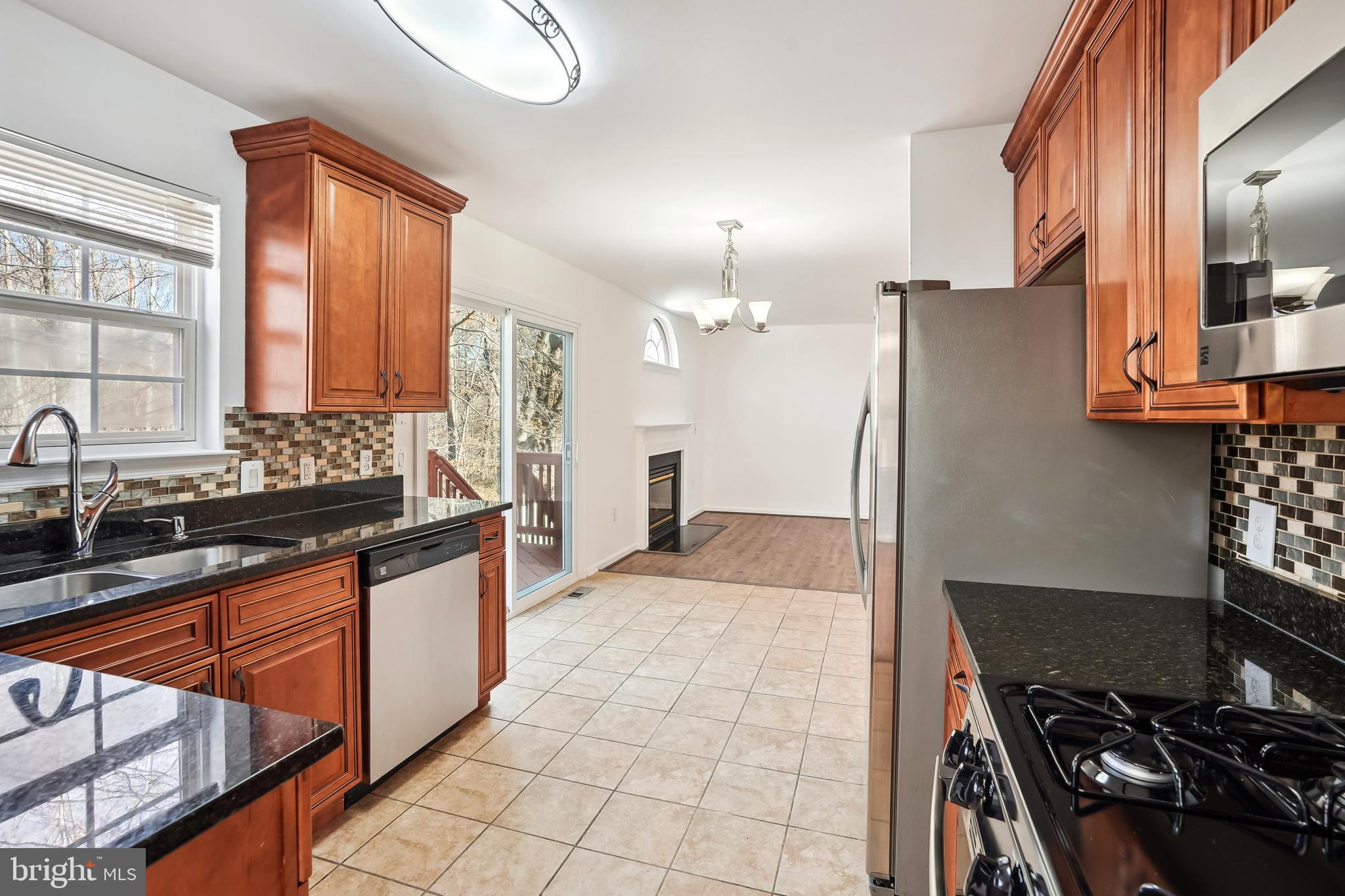 13857 REDFORD LN