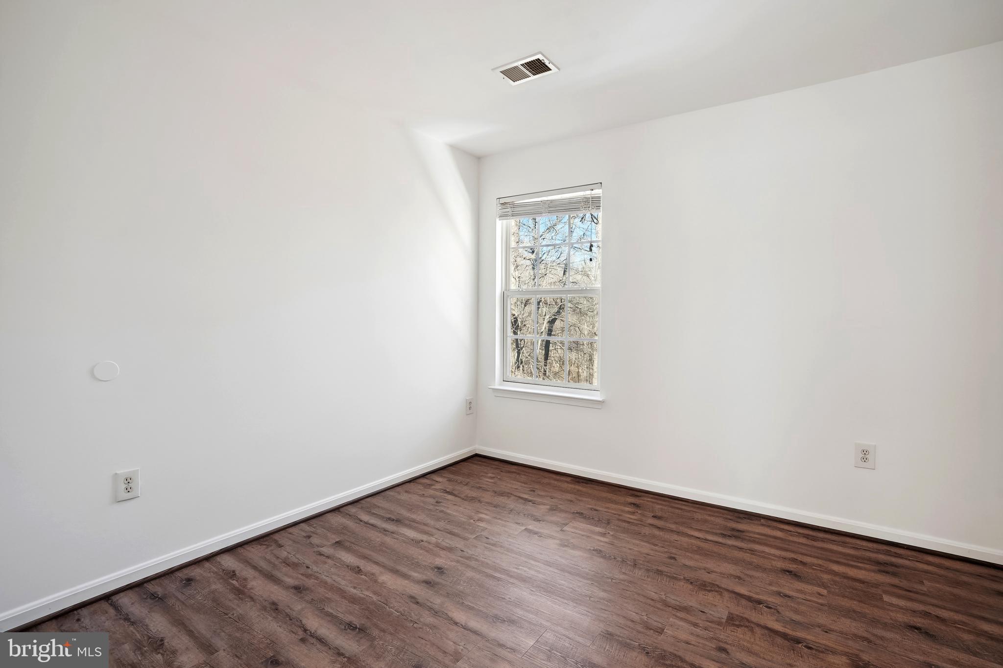 13857 REDFORD LN