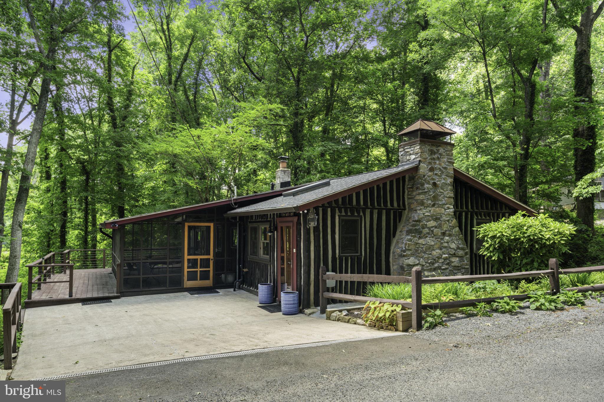 8281 N POINT RD