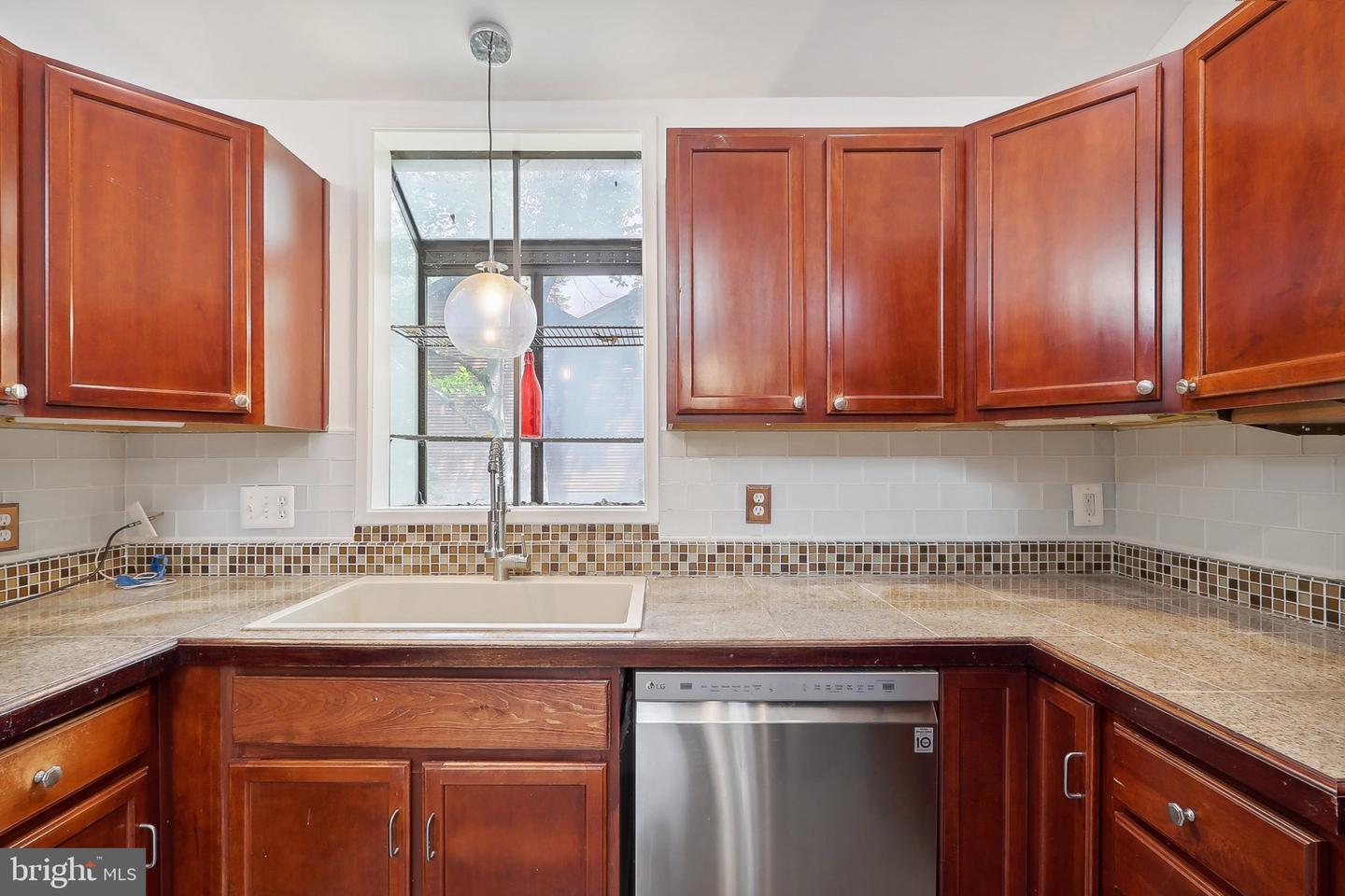 6114 Occoquan Forest Dr