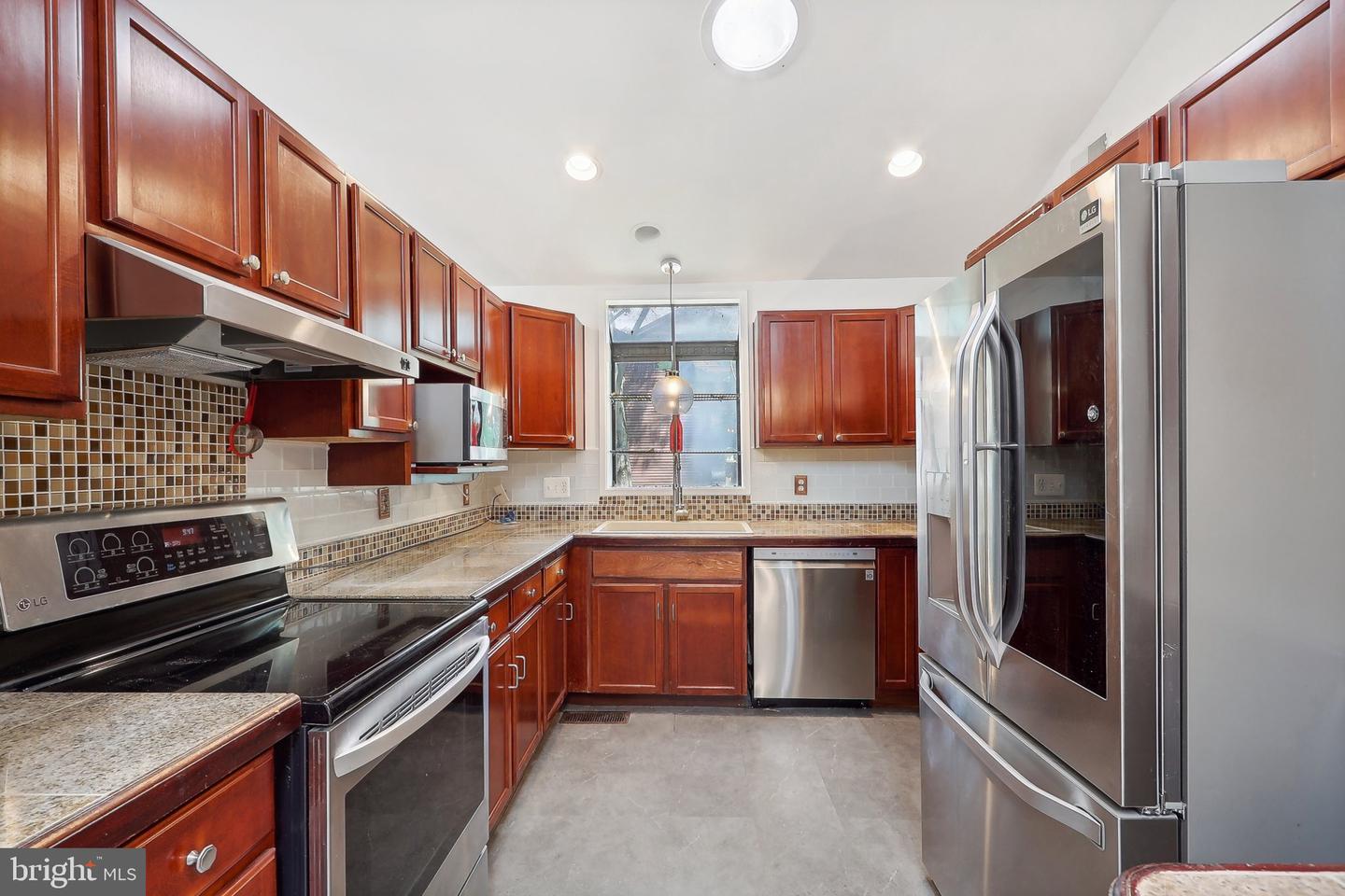 6114 Occoquan Forest Dr