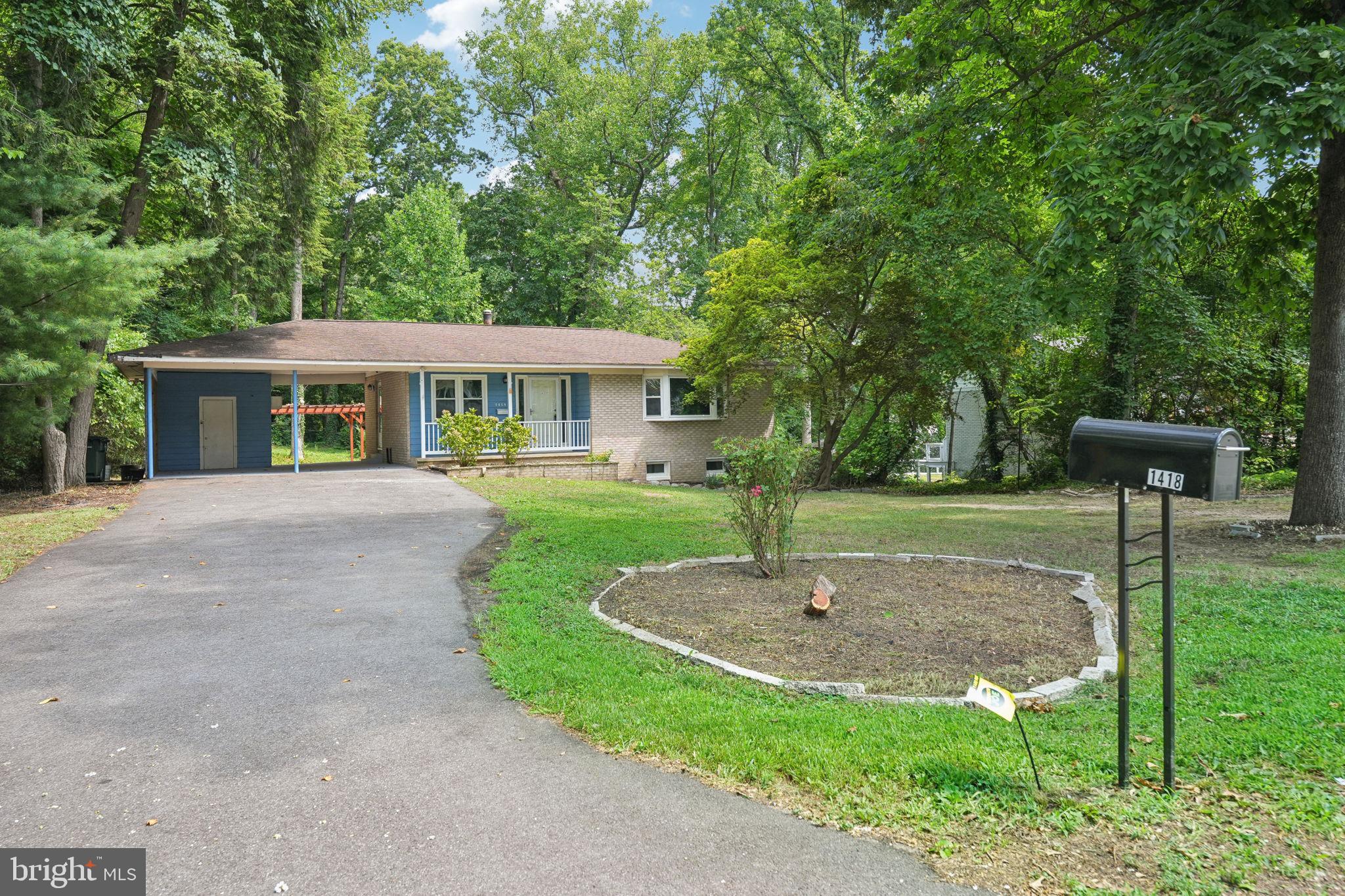 1418 Forest Ln