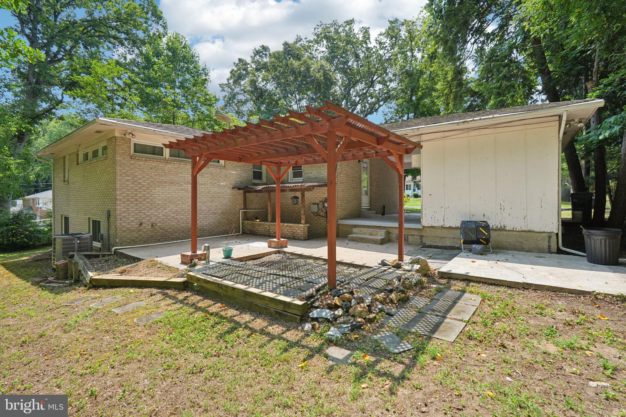 1418 Forest Ln