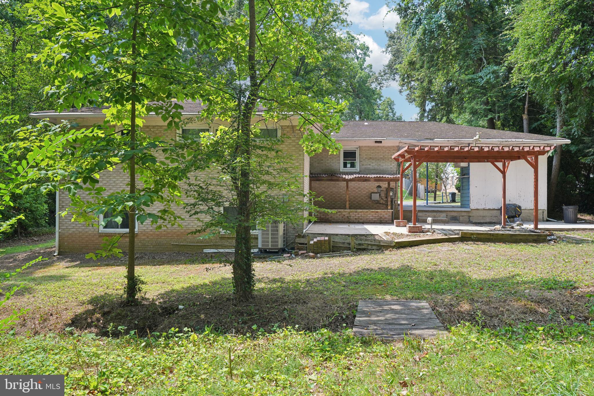 1418 Forest Ln