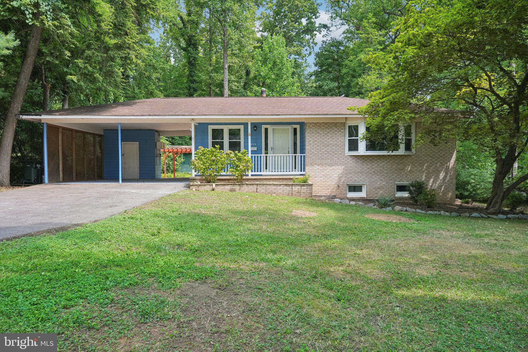 1418 Forest Ln