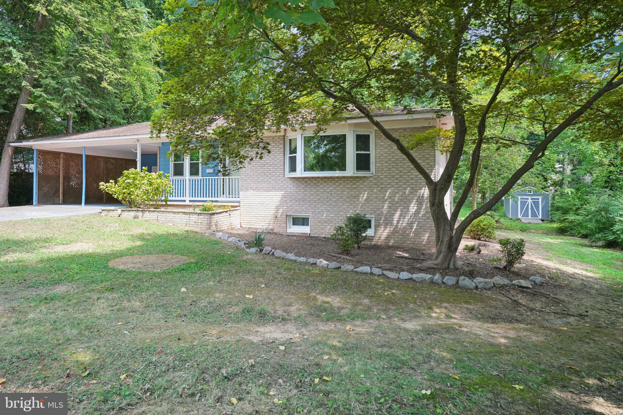1418 Forest Ln
