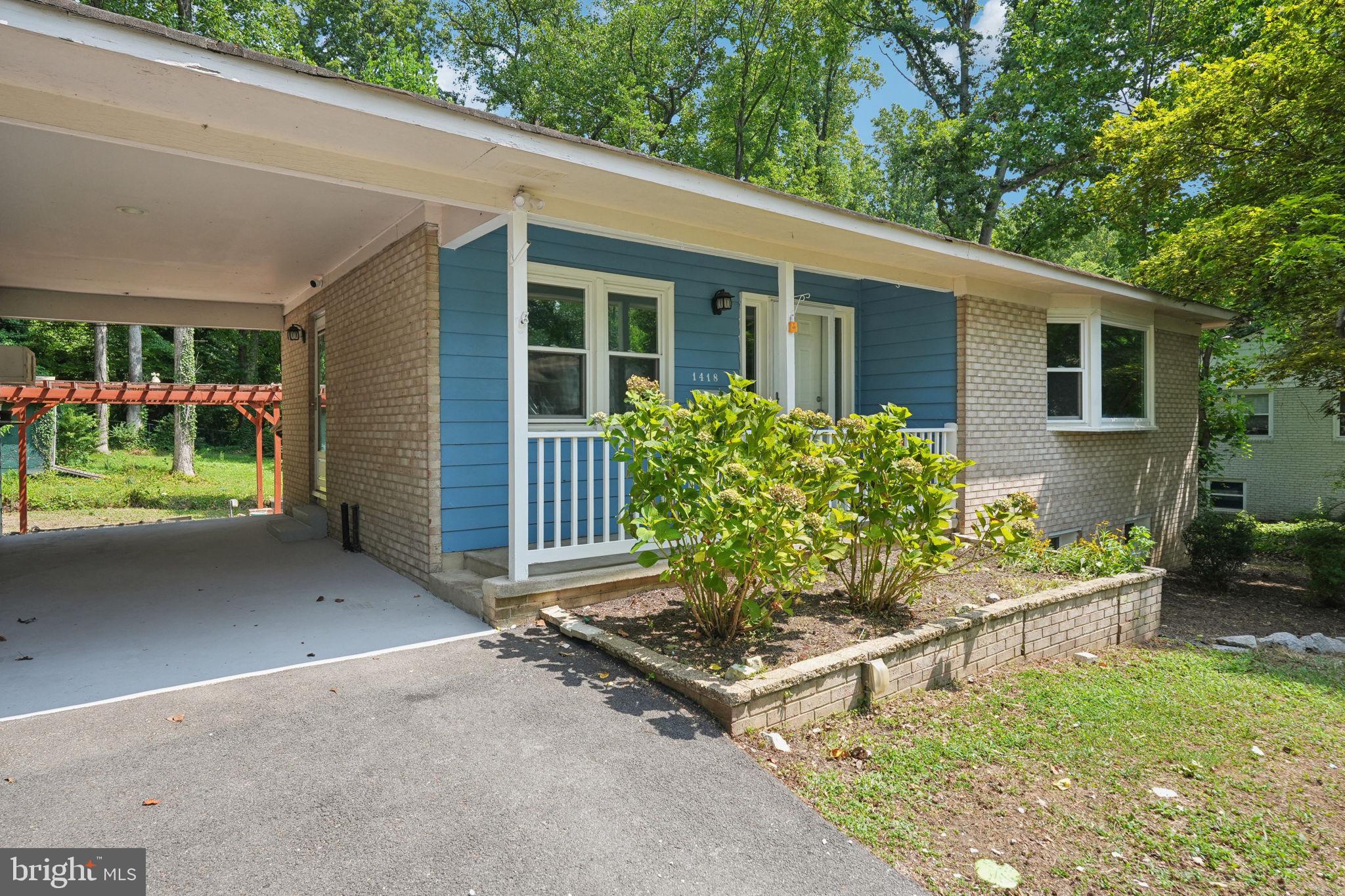 1418 Forest Ln