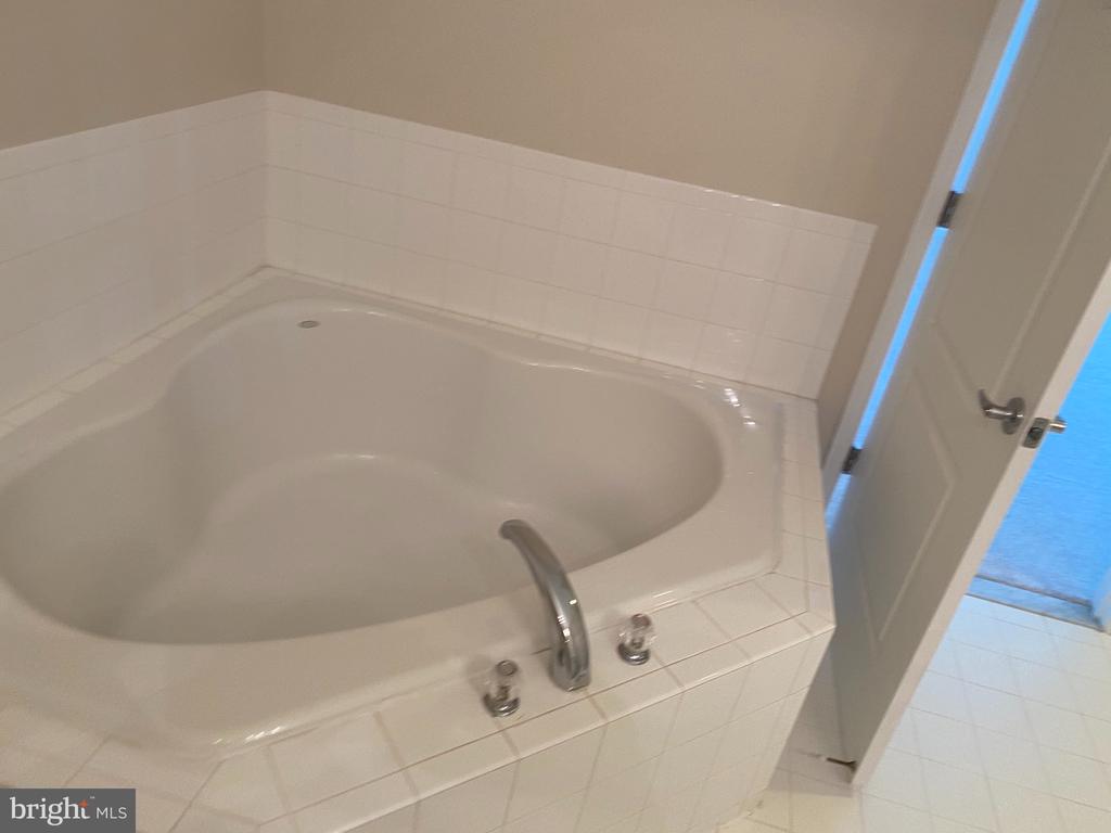 1641 LADUE CT #108