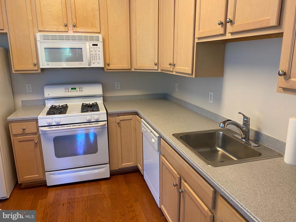 1641 LADUE CT #108