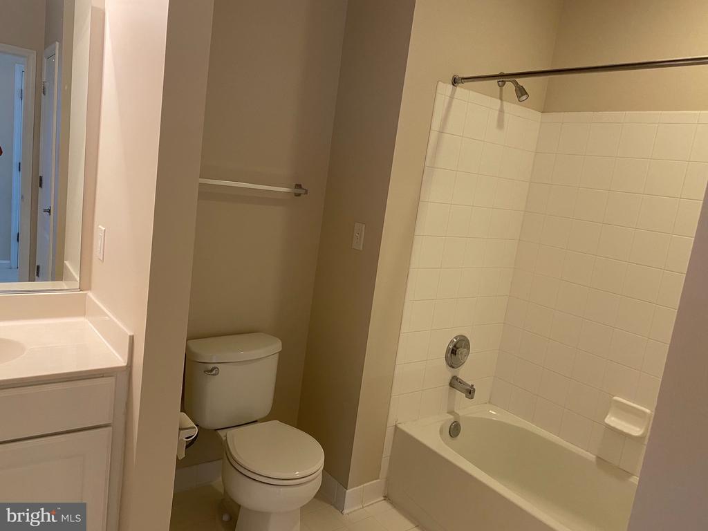 1641 LADUE CT #108