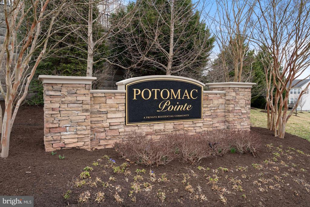 1641 LADUE CT #108