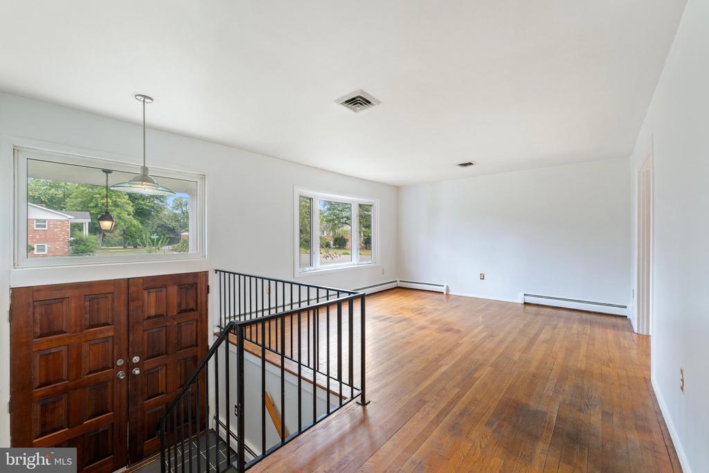 2013 Radford Dr