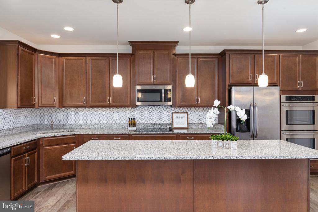 8823 ENGLEWOOD FARMS DR