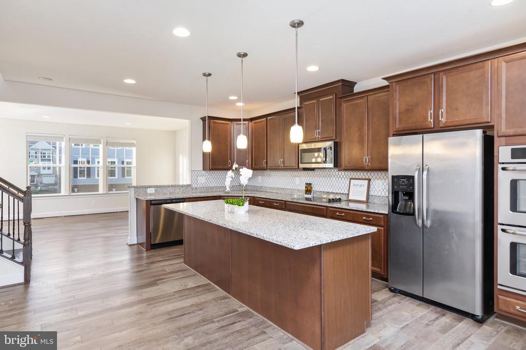 8823 ENGLEWOOD FARMS DR