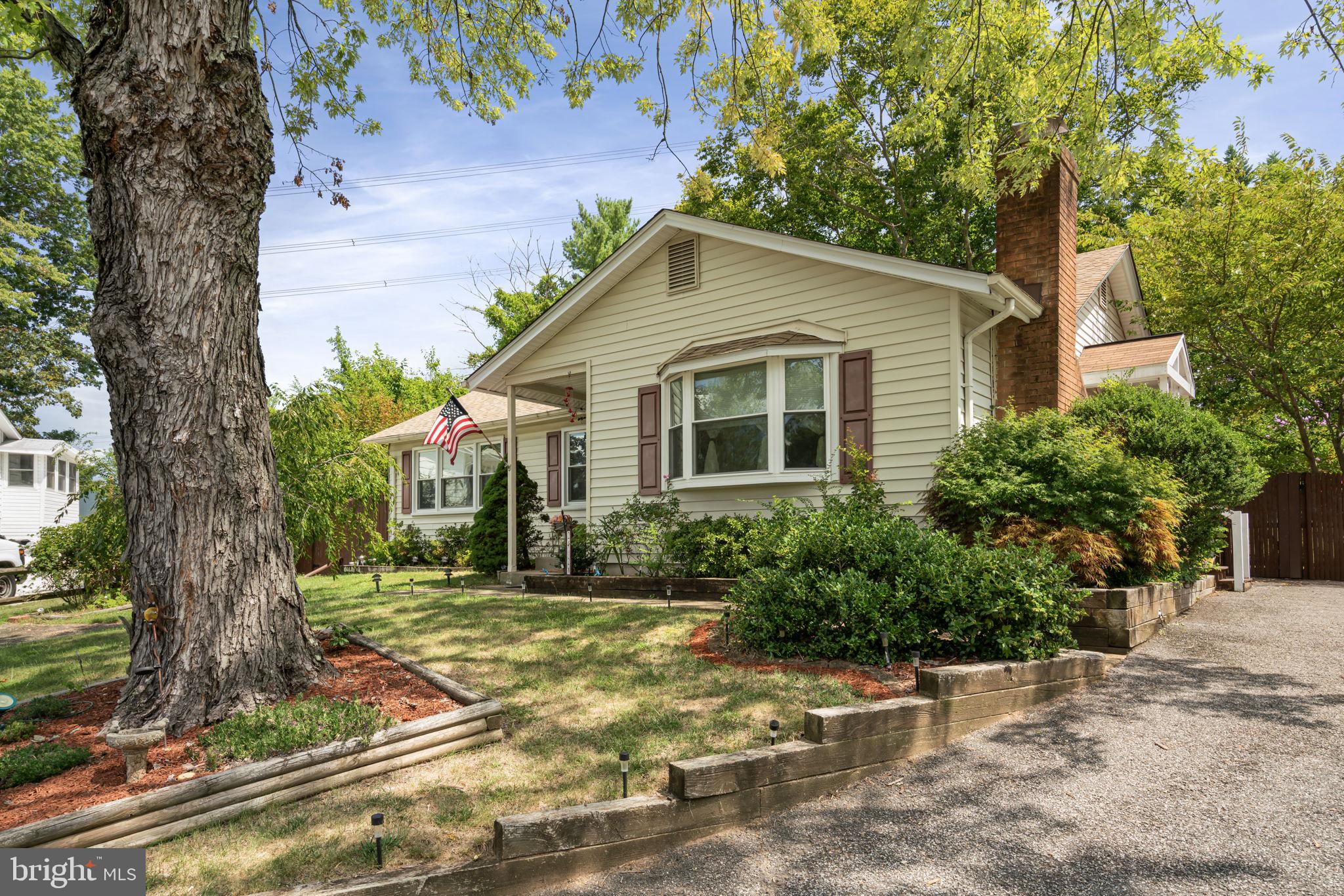 2402 Sagamore Ct