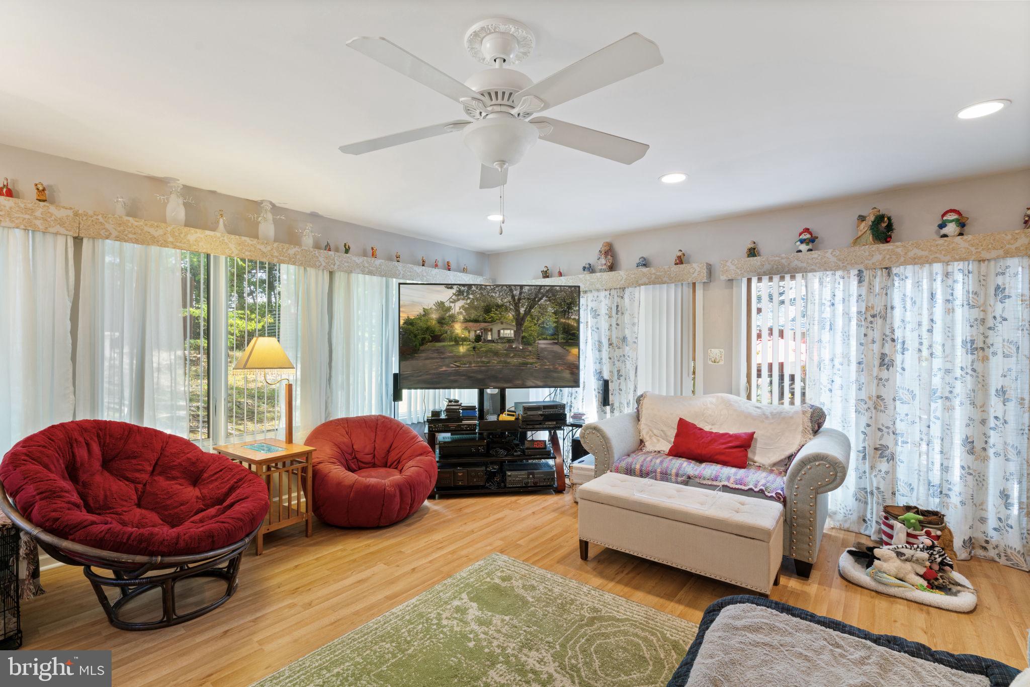 2402 Sagamore Ct