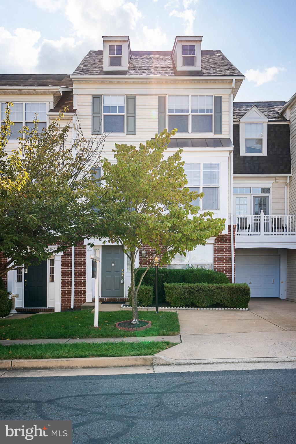 8243 Glade Bank Dr