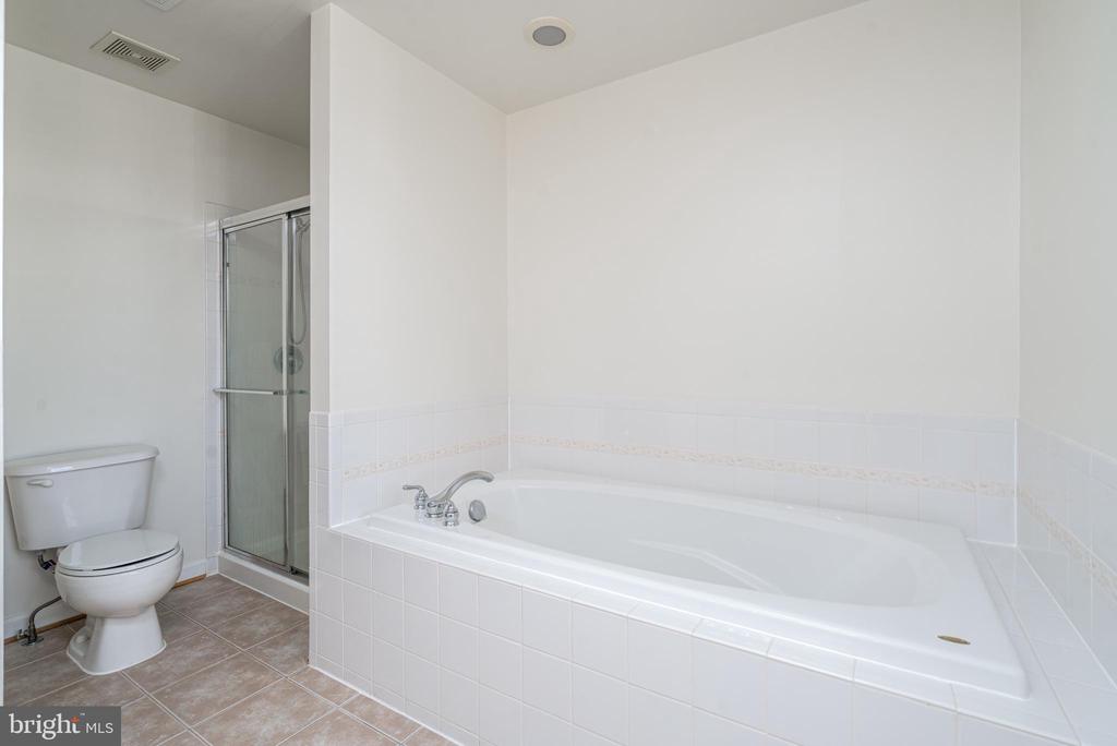 8243 Glade Bank Dr