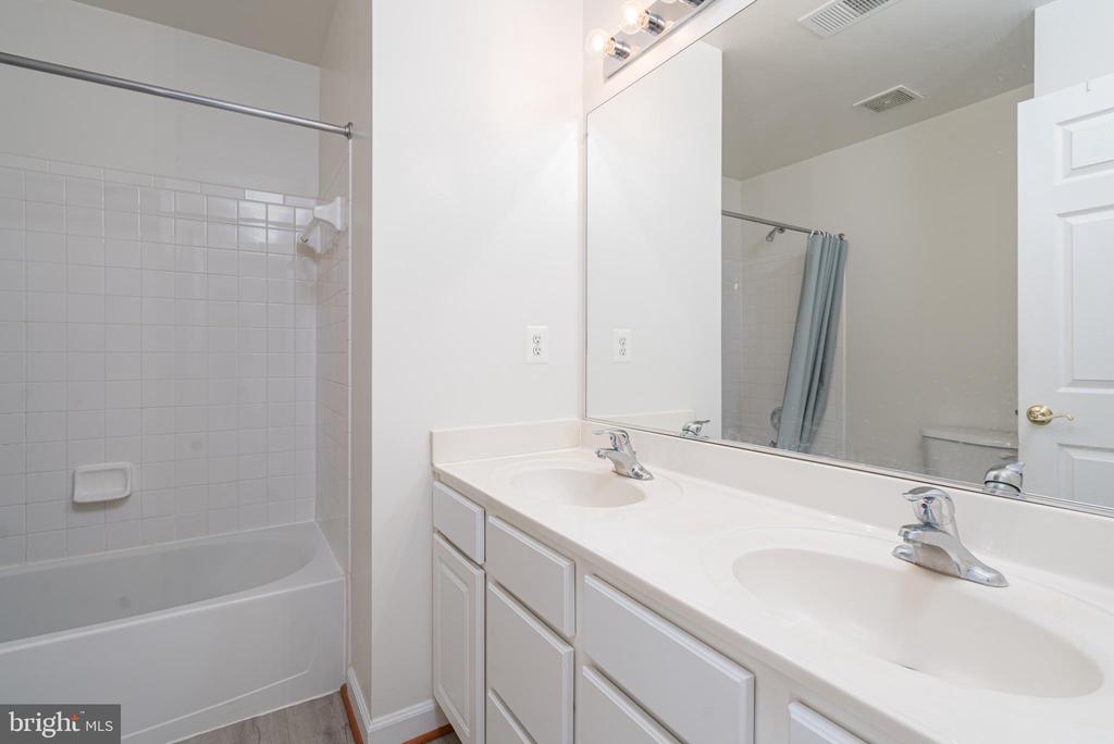 8243 Glade Bank Dr