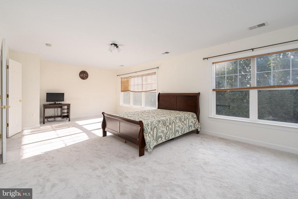 8243 Glade Bank Dr