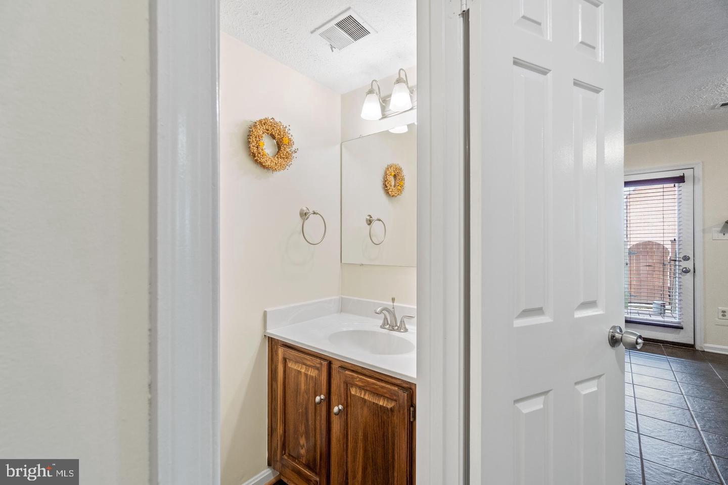 110 W LOCUST ST